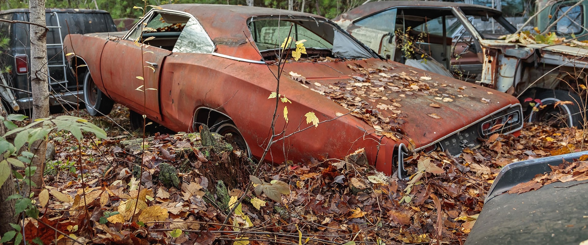 What is the difference between a mopar car and a muscle car?