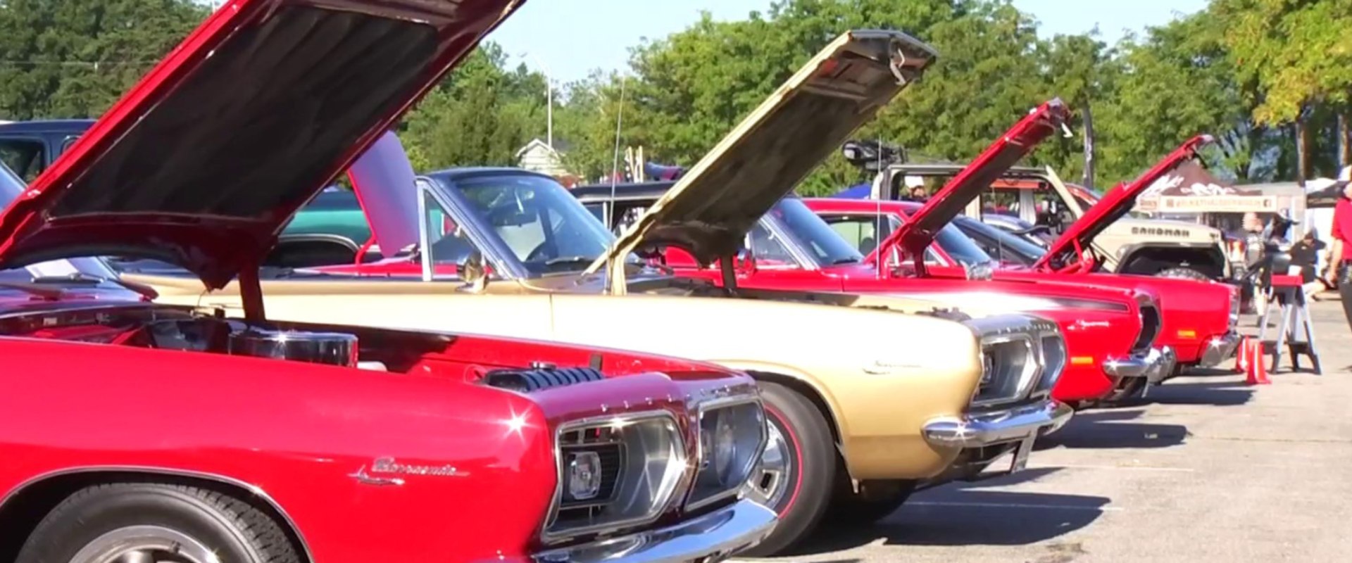 What is the difference between modern cars and classic cars?